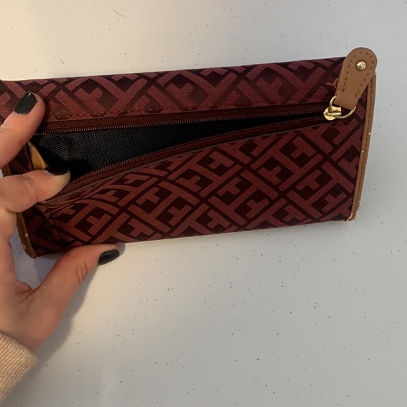 Tommy Hilfiger Wallet- Maroon - Picture 4 of 4